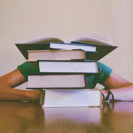 Contribution solidaire culturelle : derrière les livres se trouve d'abord un·e auteur·e, ne l'oublions pas !